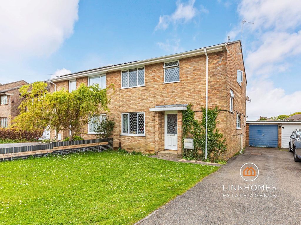 3 bed semidetached house for sale in Carters Avenue, Poole BH15, £