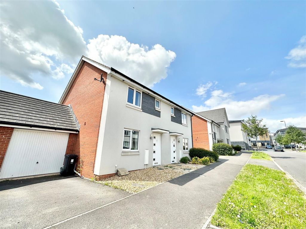 3 bed semidetached house to rent in Chessel Drive, Patchway, Bristol