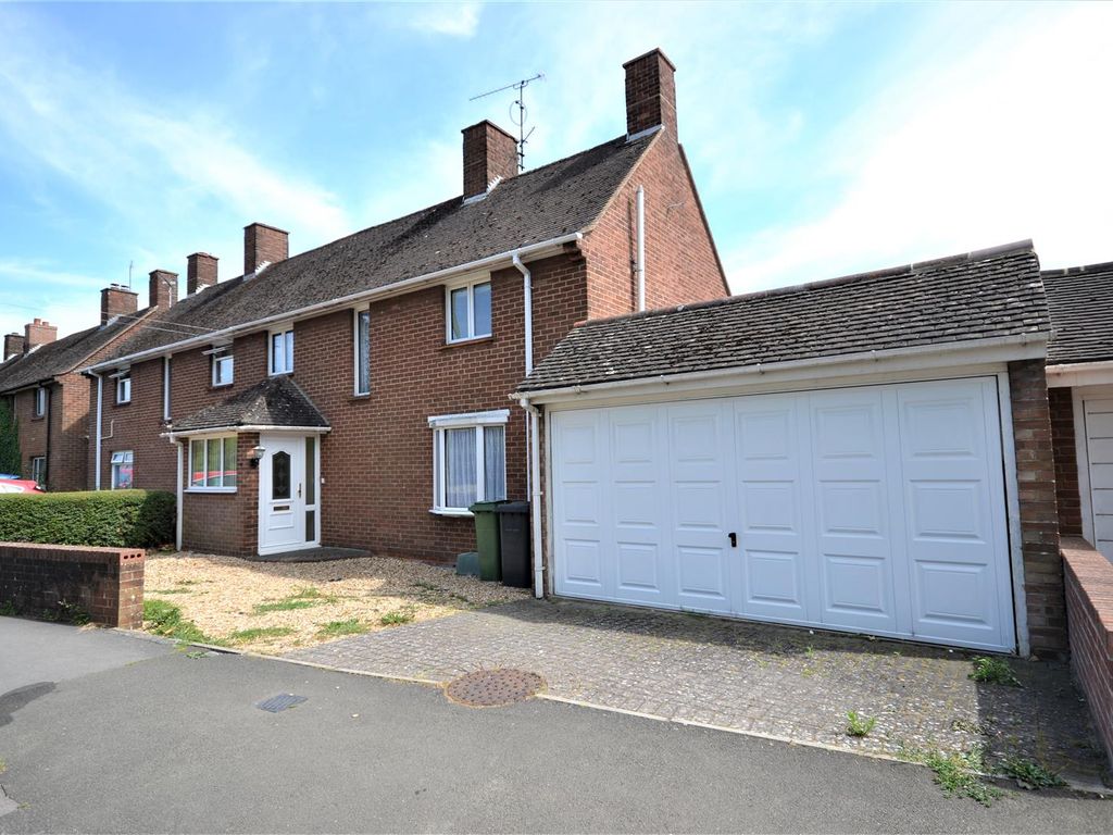 3 bed semidetached house for sale in Queen Mary Avenue, Basingstoke