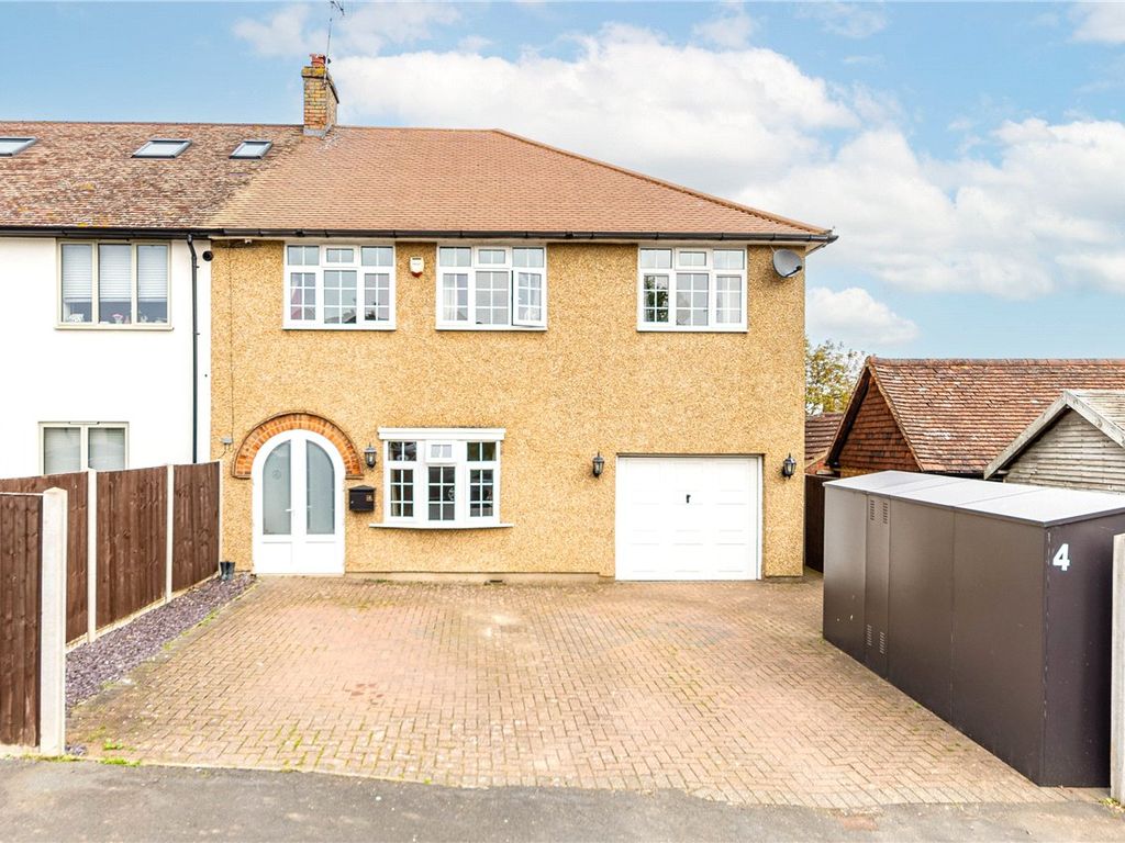 5 bed semidetached house for sale in New Road, Welwyn Garden City
