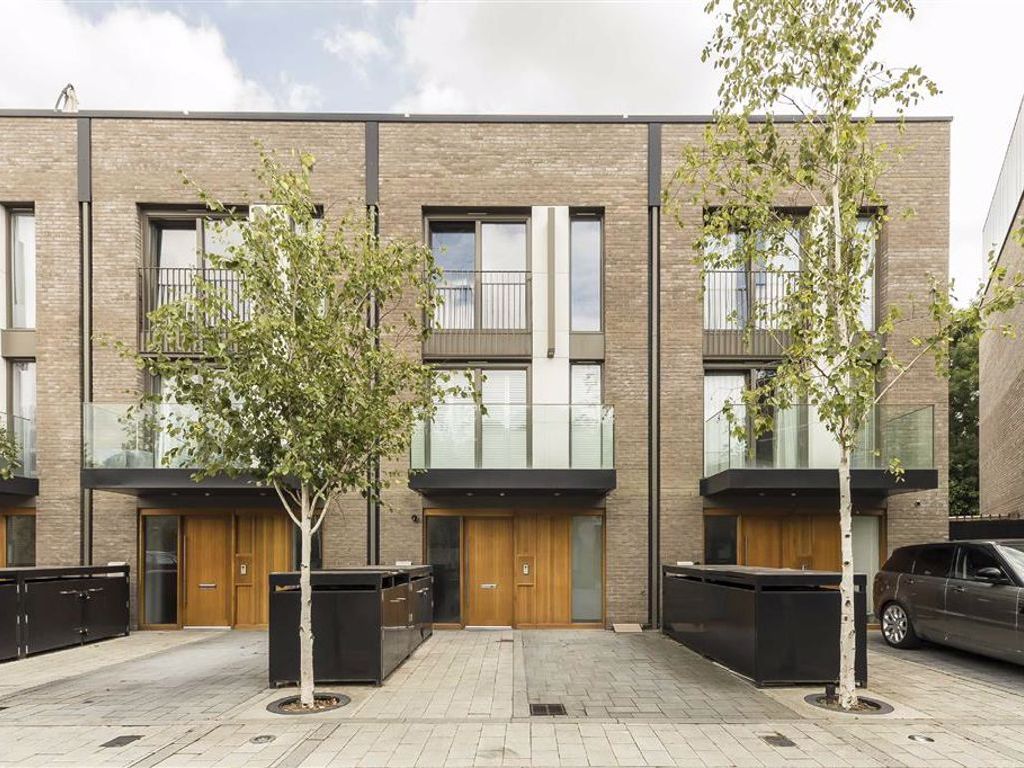 Bourke Close, London SW4  