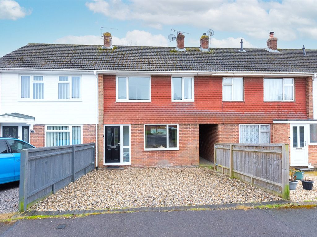2 bed terraced house for sale in Silverdale Road, Tadley, Hampshire