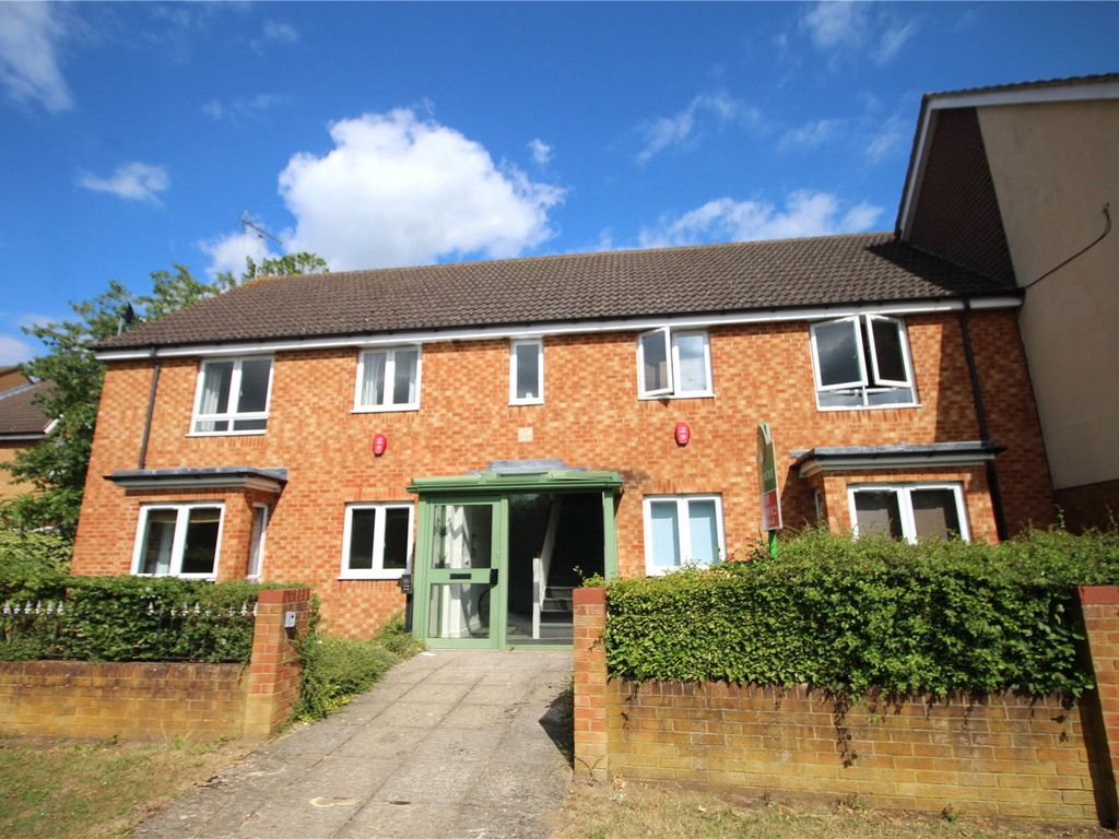 2 bed flat to rent in Milton Road, Clapham, Bedford, Bedfordshire MK41