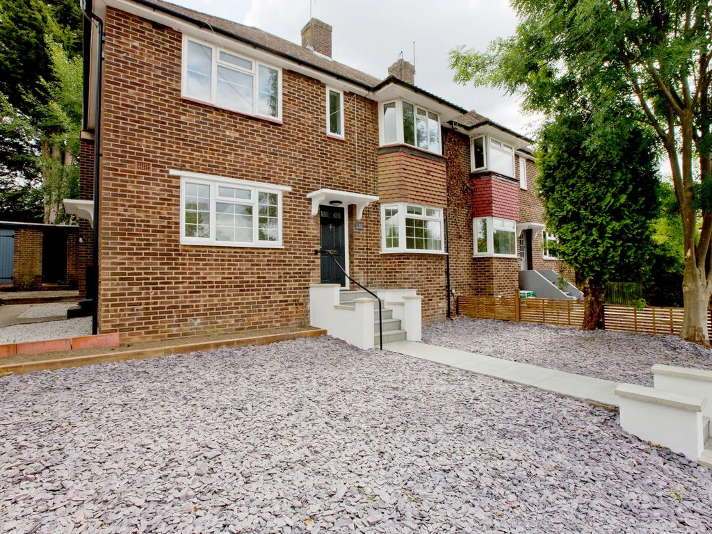 2 bed for sale in Castlewood Road, Cockfosters, EN4, £405,000 Zoopla