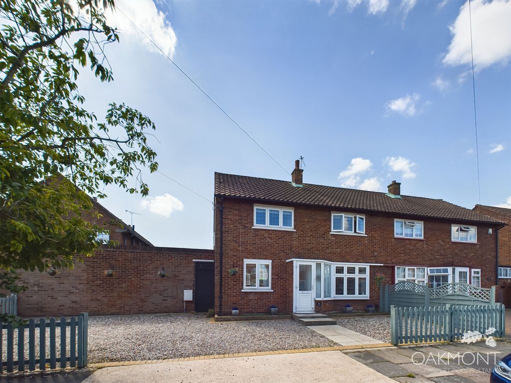 3 bed semidetached house for sale in Moultrie Way, Cranham, Upminster