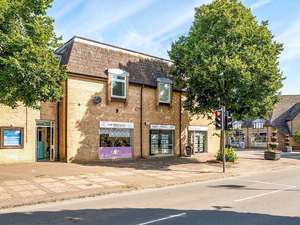 2 bed flat for sale in Streatfield House, Alvescot Road, Carterton