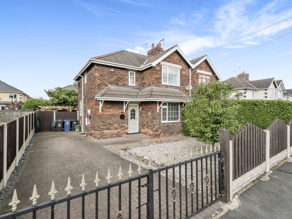 3 bed semidetached house for sale in Rushy Moor Lane, Askern