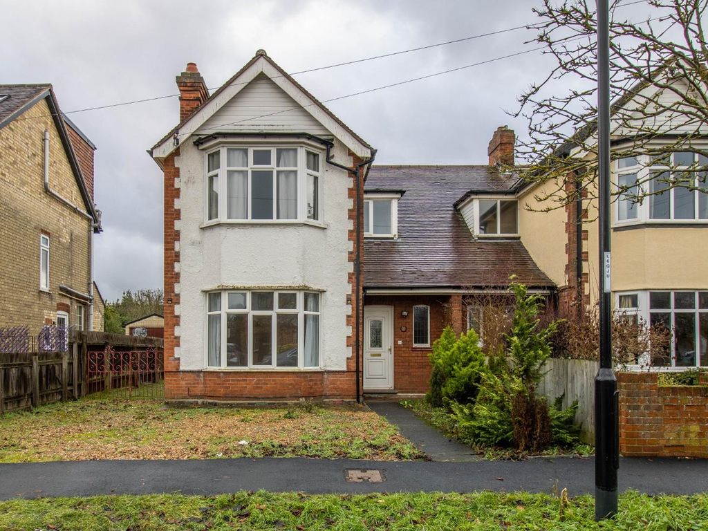 3 bed semidetached house for sale in Orchard Avenue, Cambridge CB4