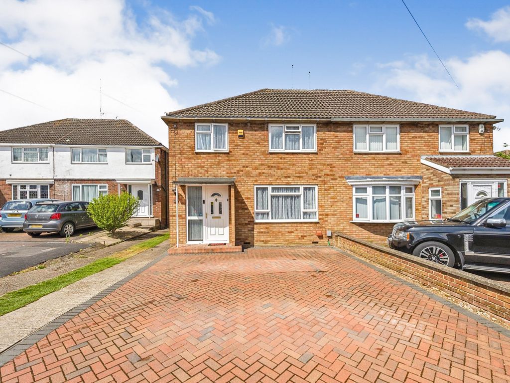 3 bed semidetached house for sale in Byfield Close, Luton LU4 Zoopla