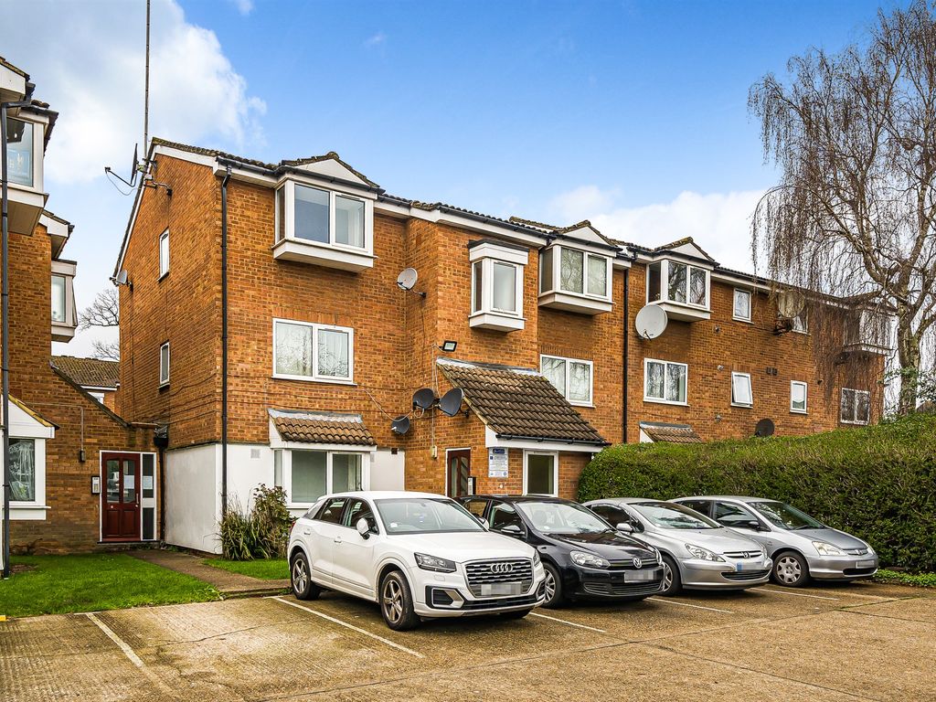 1 bed flat for sale in Poplar Grove, London N11, £200,000 Zoopla
