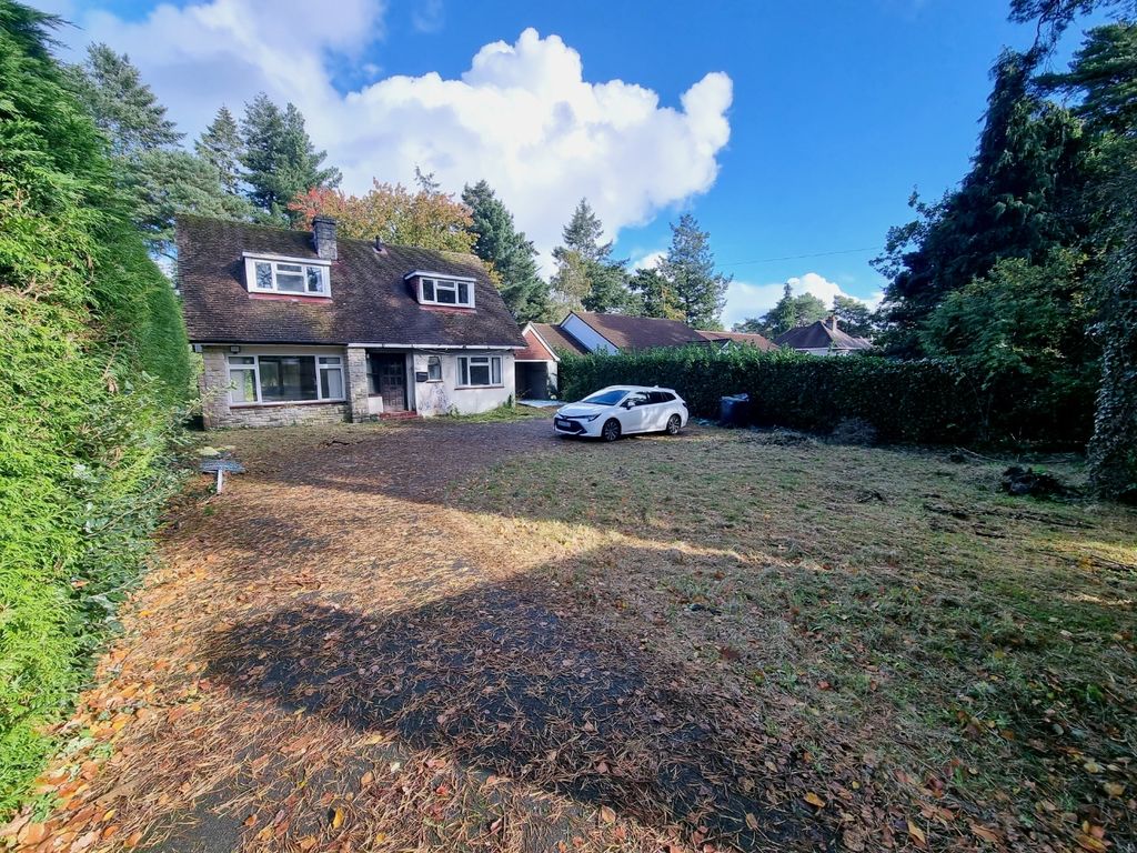 3 bed detached house for sale in New Road, West Parley, Ferndown