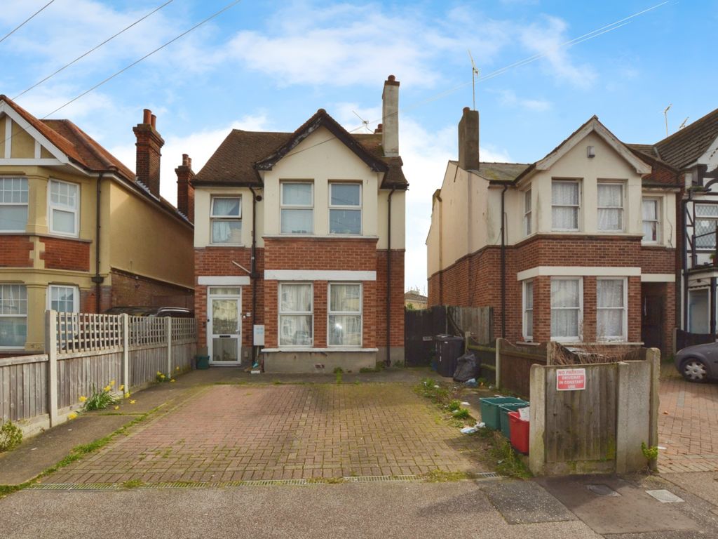 3 bed semidetached house for sale in Wellesley Road, ClactonOnSea