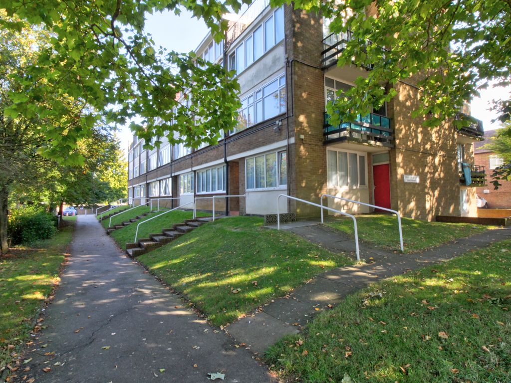 Studio for sale in Swanston Grange, Dunstable Road, Luton LU4, £130,000 Zoopla