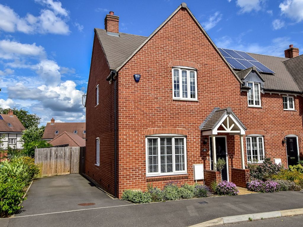 3 bed semidetached house for sale in Grange Road, Chalfont St Peter