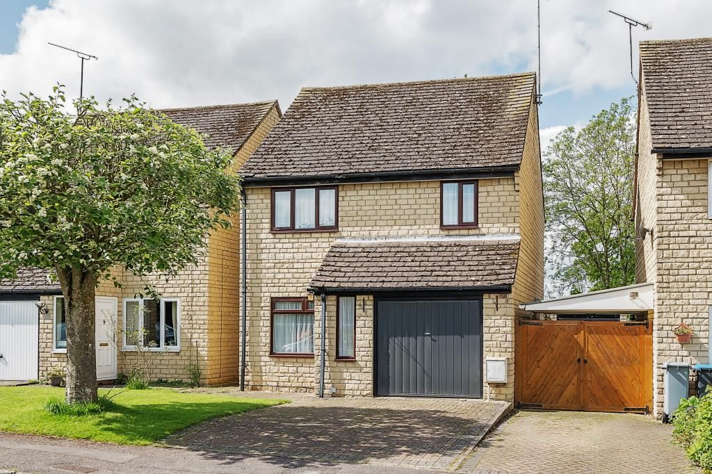 3 bed detached house for sale in Oxlease, Witney OX28, £400,000 Zoopla