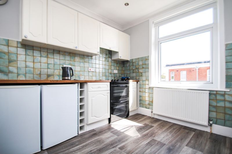 2 bed property to rent in Lawford Rise, Wimborne Road, Winton