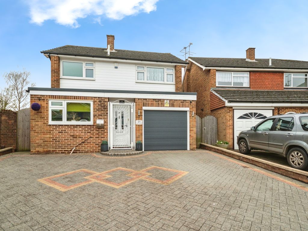 3 bed detached house for sale in Tudor Way, Waltham Abbey EN9, £620,000