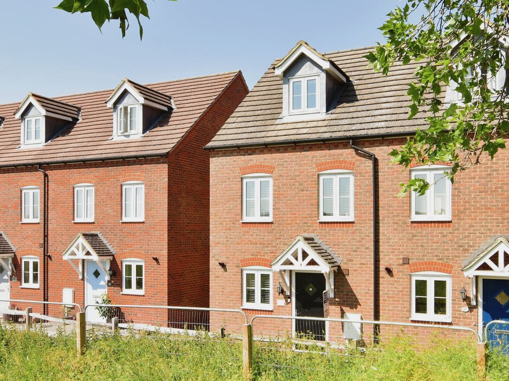 3 bed end terrace house for sale in Brampton Field, Ditton, Aylesford