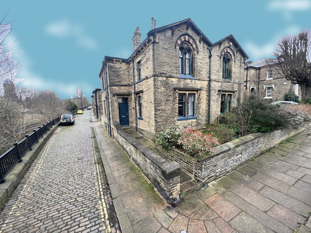 3 bed semidetached house for sale in Albert Road, Saltaire, Shipley