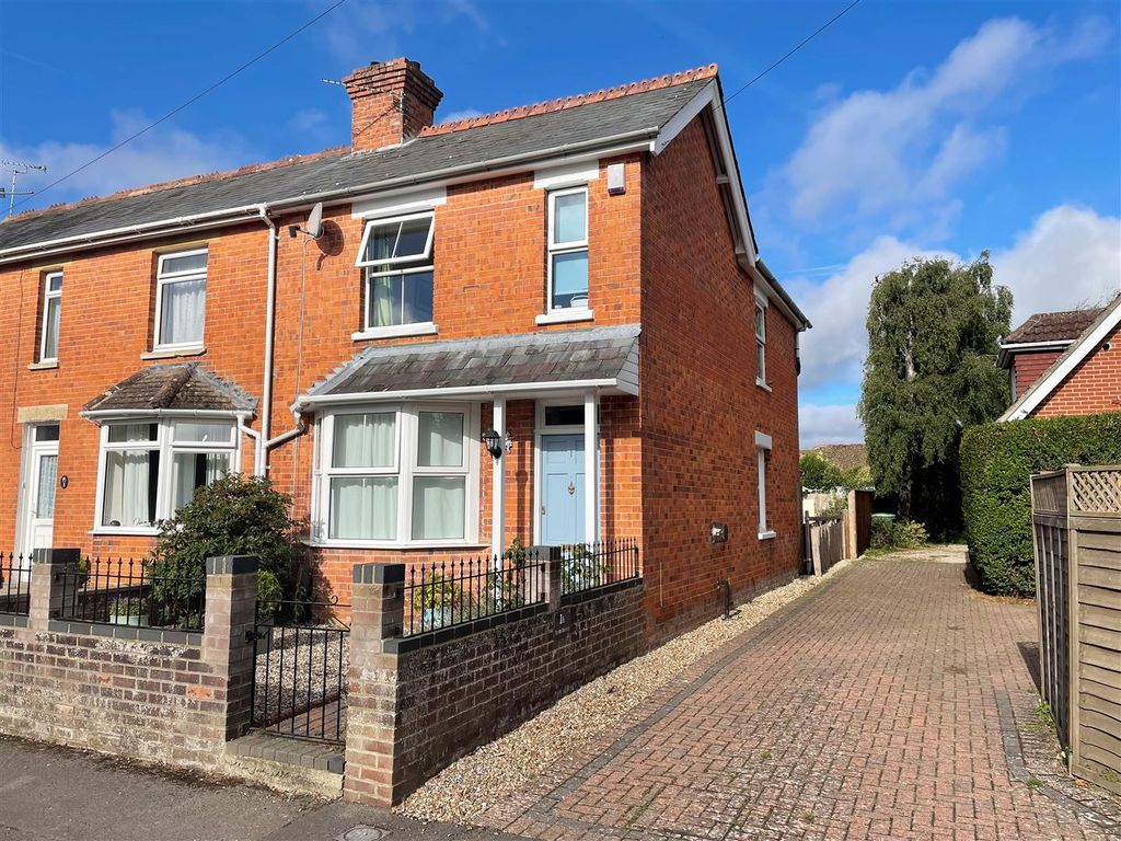 2 bed end terrace house for sale in Charles Street, Newbury RG14 Zoopla