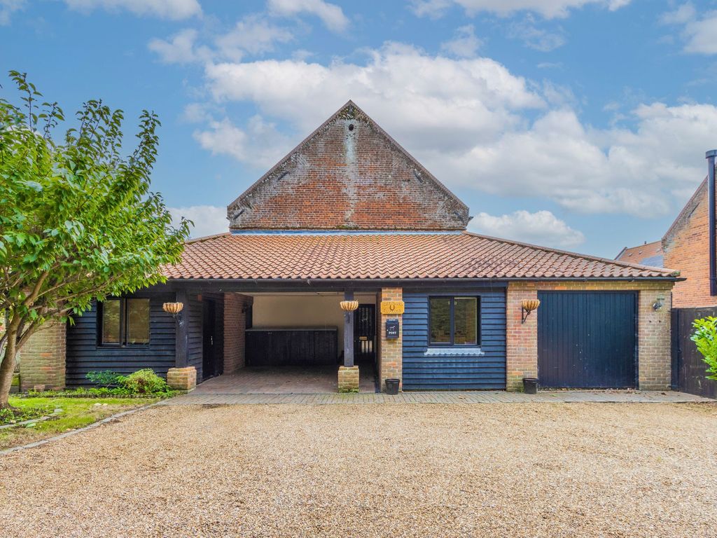 4 bed barn conversion for sale in Wayford Road, Stalham NR12, £475,000