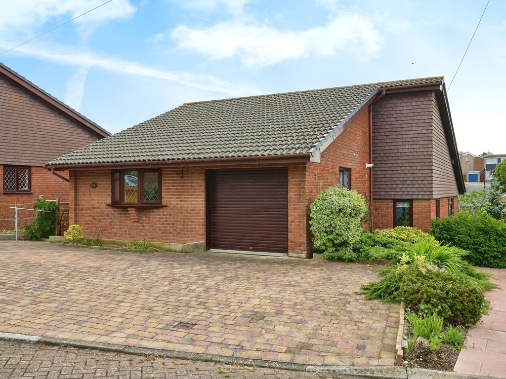 3 bed bungalow for sale in Cooper Road, Newport, Isle Of Wight PO30, £