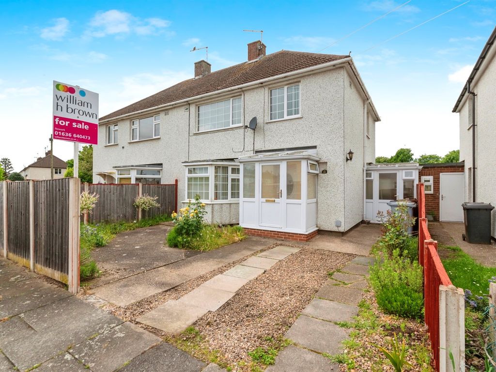 3 bed semidetached house for sale in Elizabeth Road, Newark NG24, £