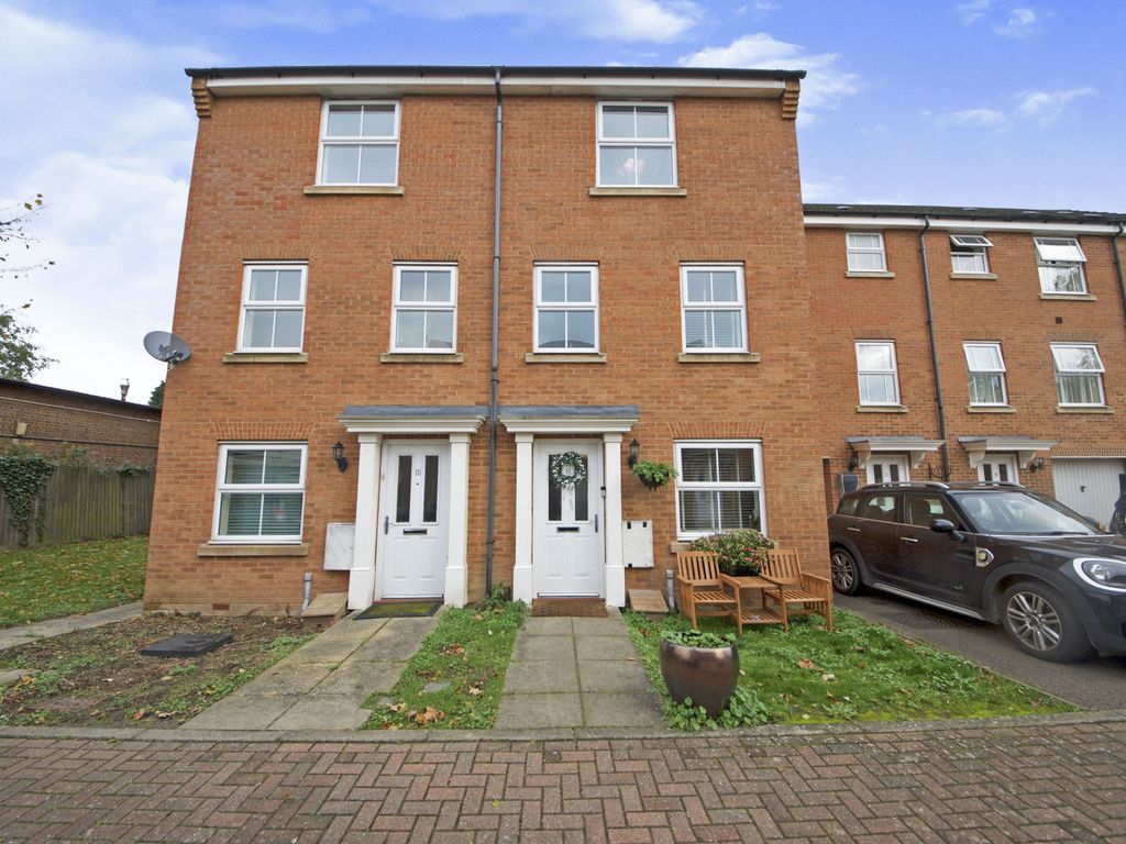 4 bed town house for sale in Enders Close, Enfield EN2 Zoopla