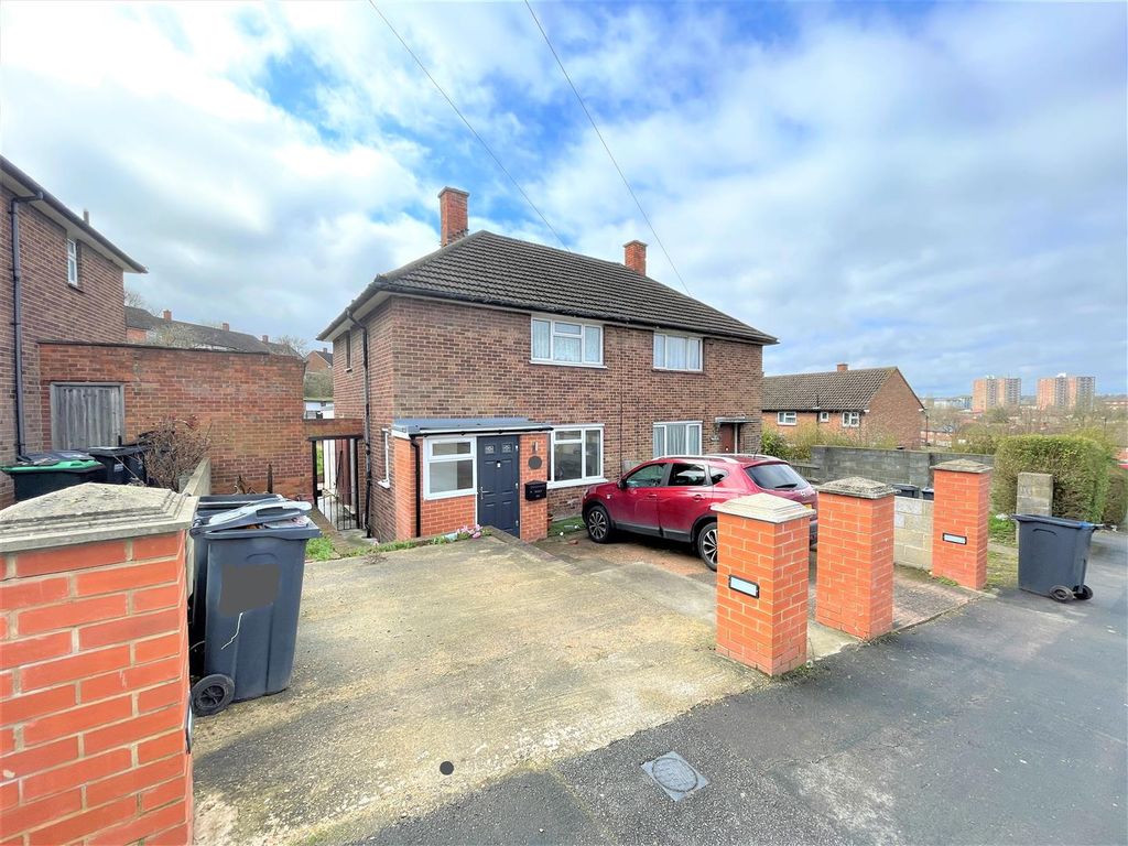 2 bed semidetached house for sale in Headley Drive, New Addington