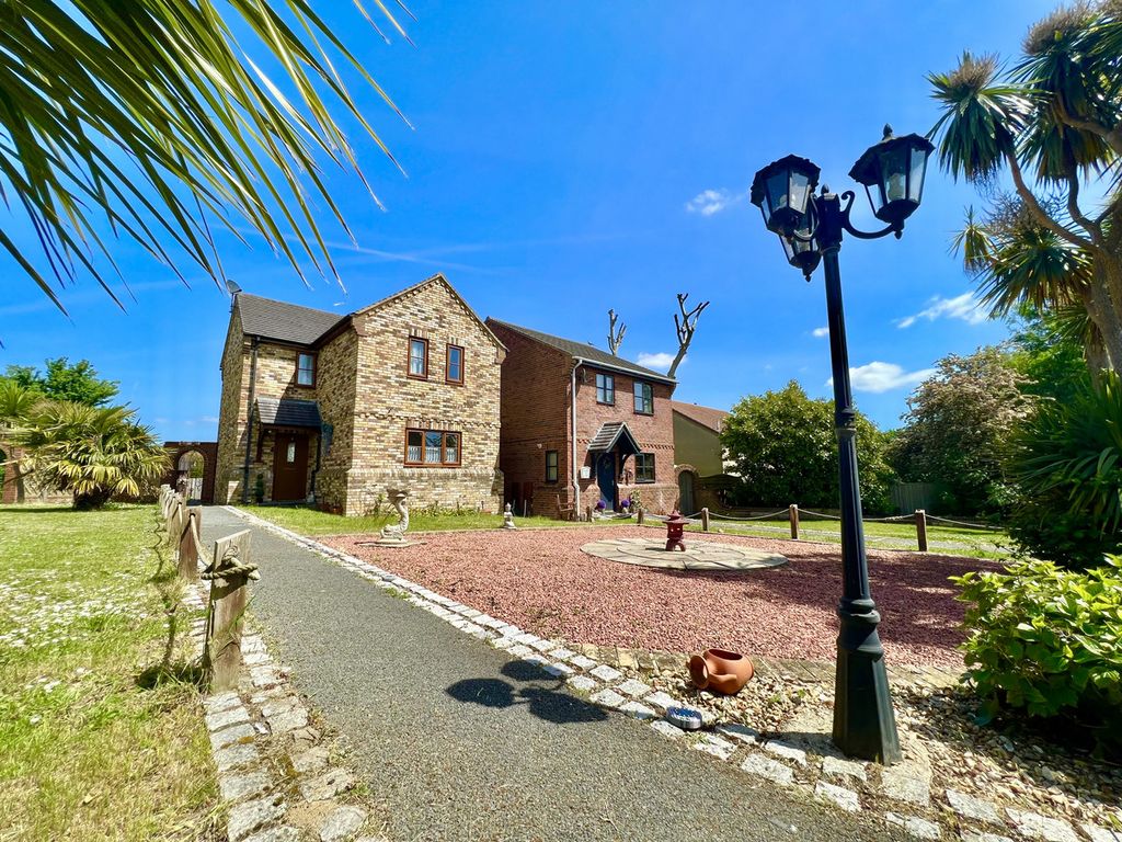 3 bed detached house for sale in Morton Meadows, Sandown PO36 Zoopla