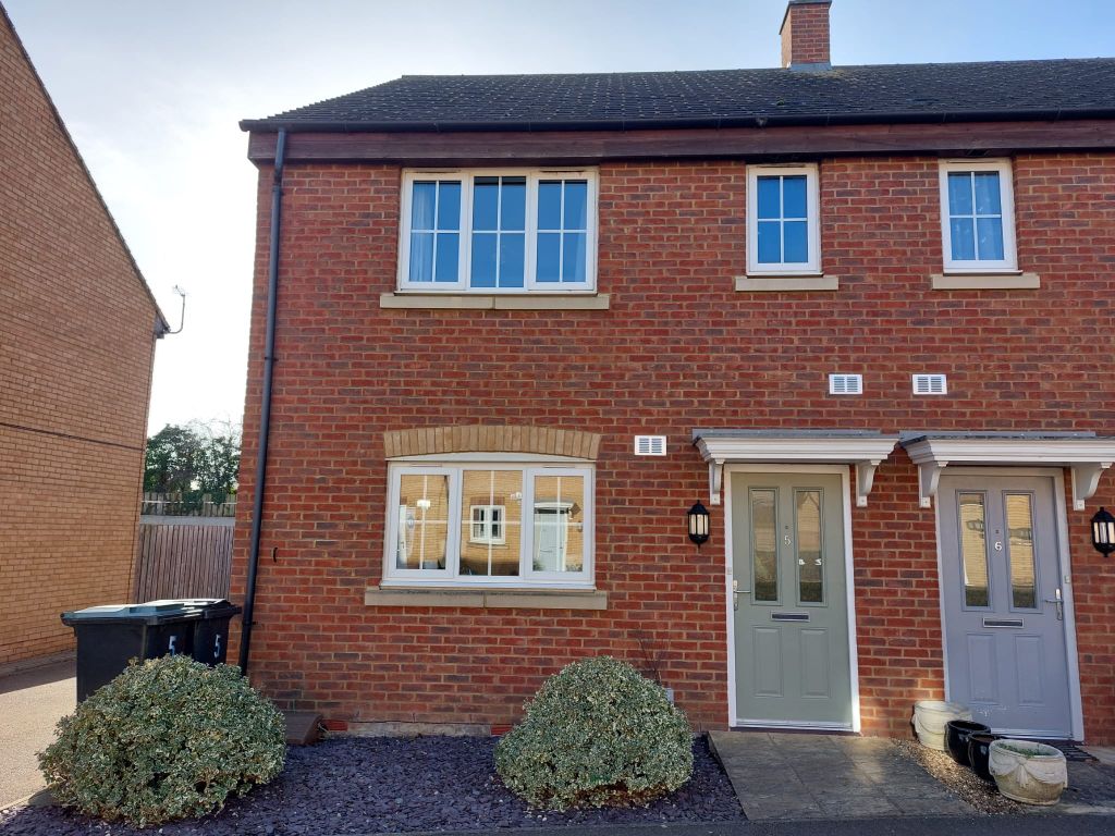 3 bed end terrace house for sale in Stockbridge Close, Shefford SG17