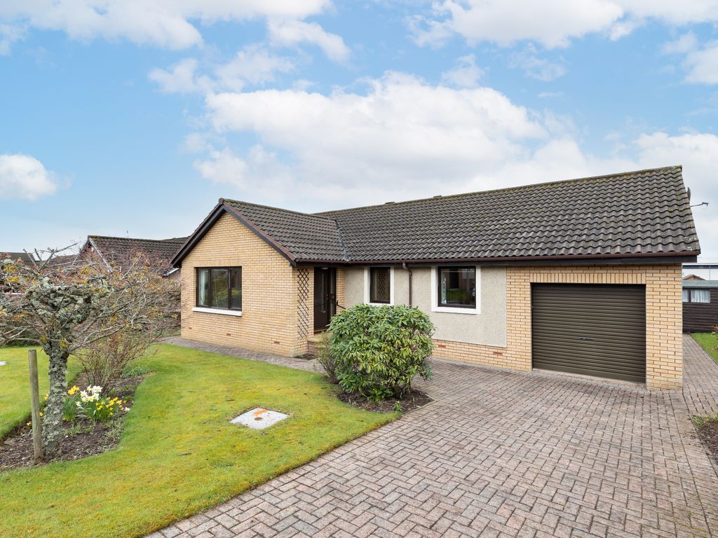 3 bed detached bungalow for sale in 17 Fordyce Way, Auchterarder PH3, £
