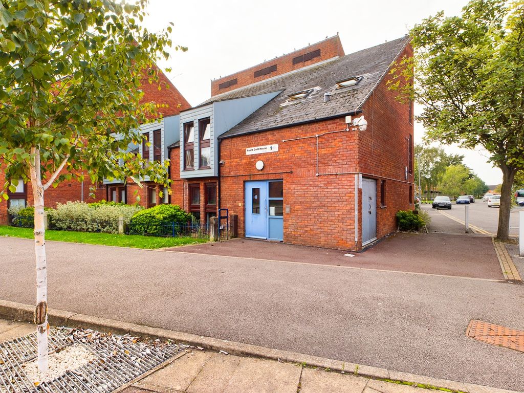 2 bed flat for sale in Roald Dahl House, Wycliffe End, Aylesbury HP19