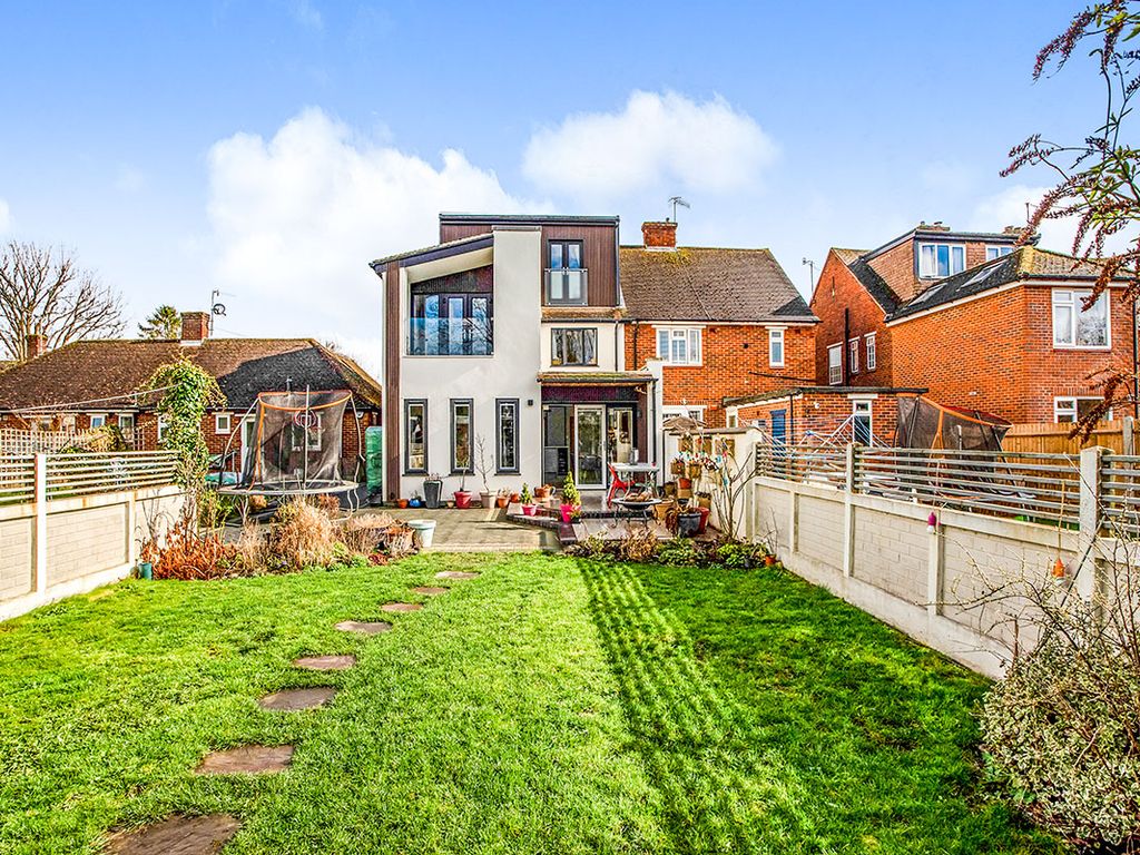 4 bed semidetached house for sale in Oliver Crescent, Farningham
