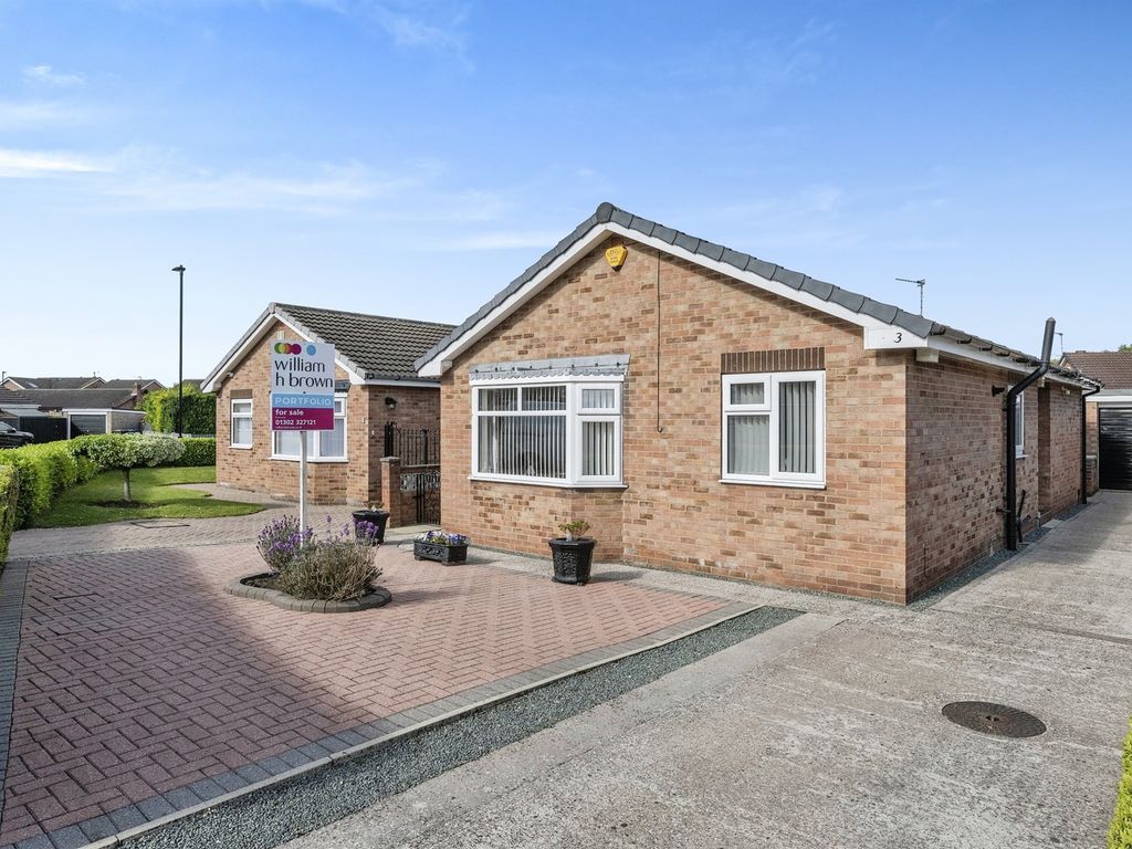 3 bed detached bungalow for sale in Greenfield Close, Barnby Dun