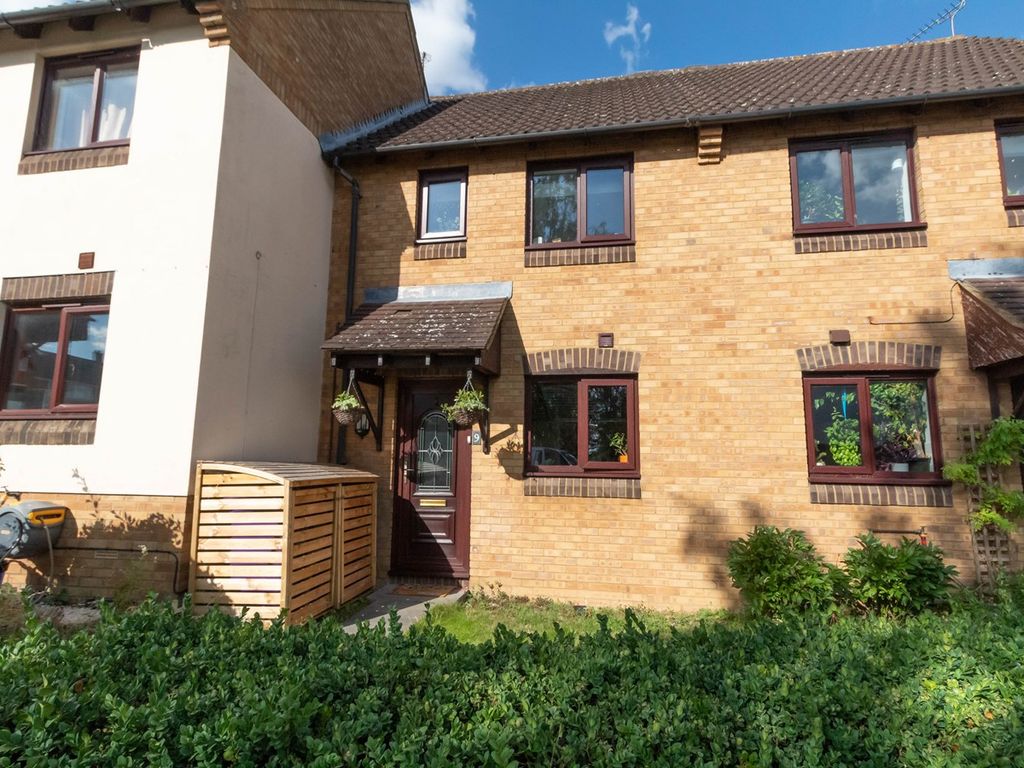 2 bed terraced house for sale in Chennells Close, Hitchin SG4, £300,000