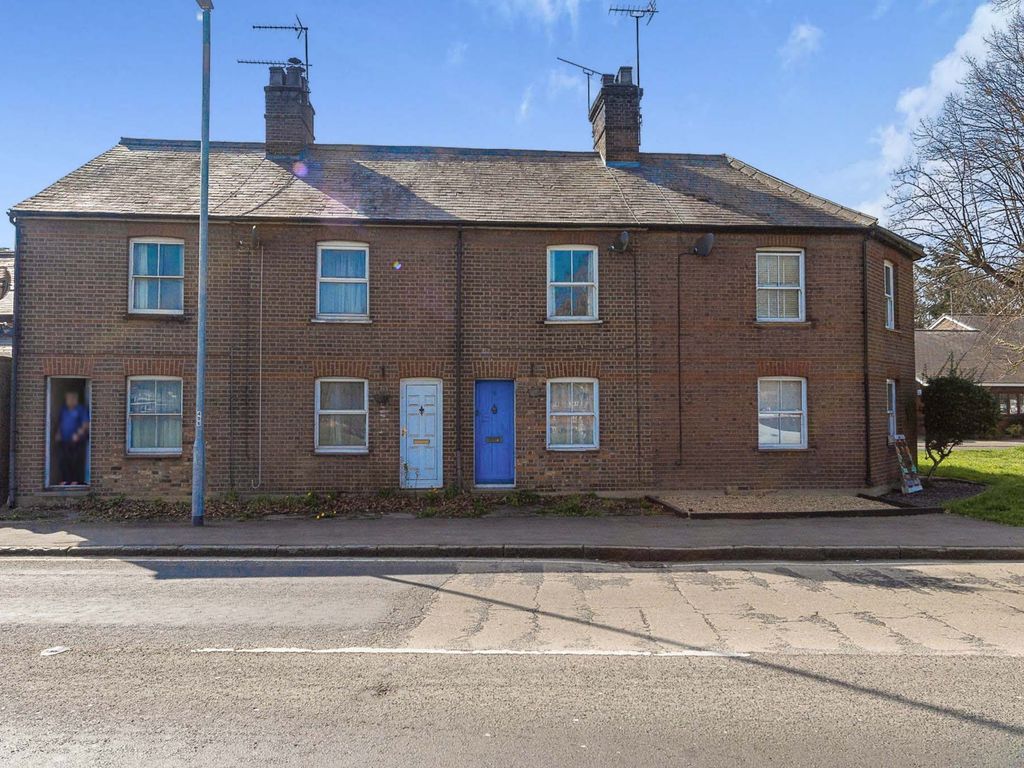 2 bed terraced house for sale in St. Albans Road, Harpenden, England