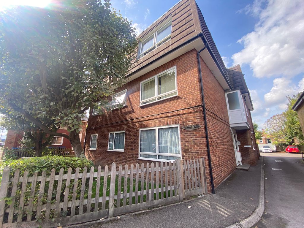 1 bed flat to rent in Bond Road, Surbiton KT6 Zoopla