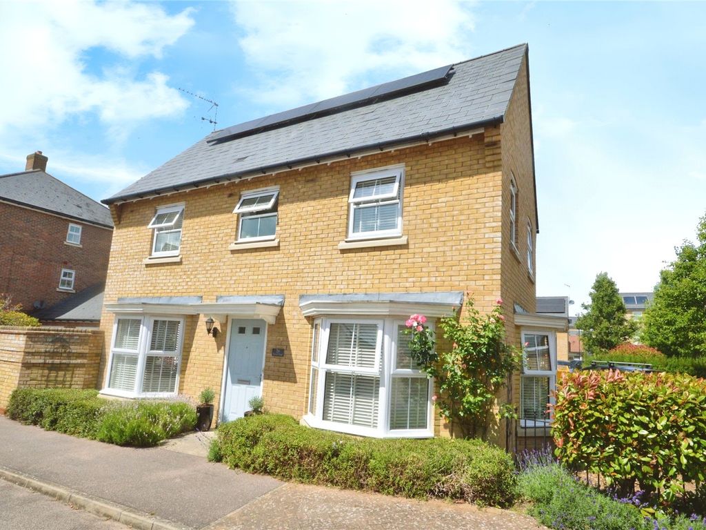 3 bed semidetached house for sale in Newell Road, Stansted
