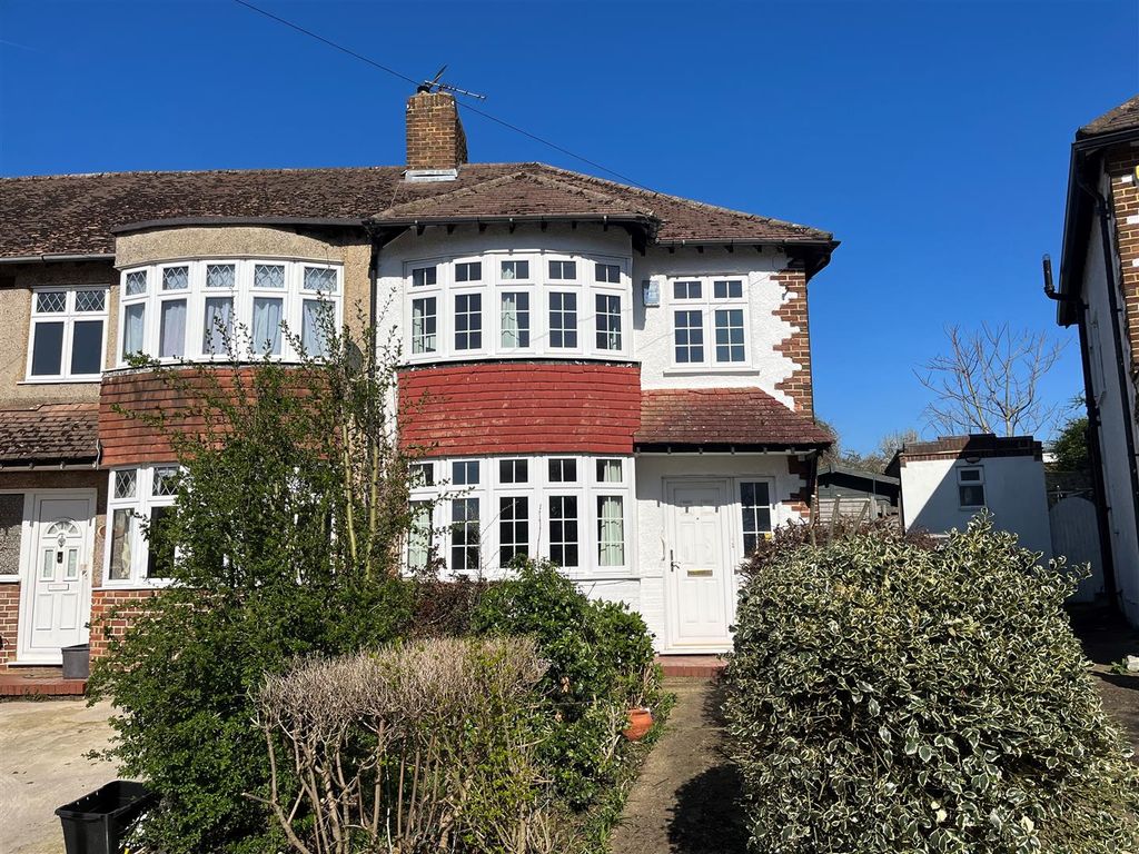 3 bed end terrace house for sale in Wills Crescent, Whitton, Hounslow