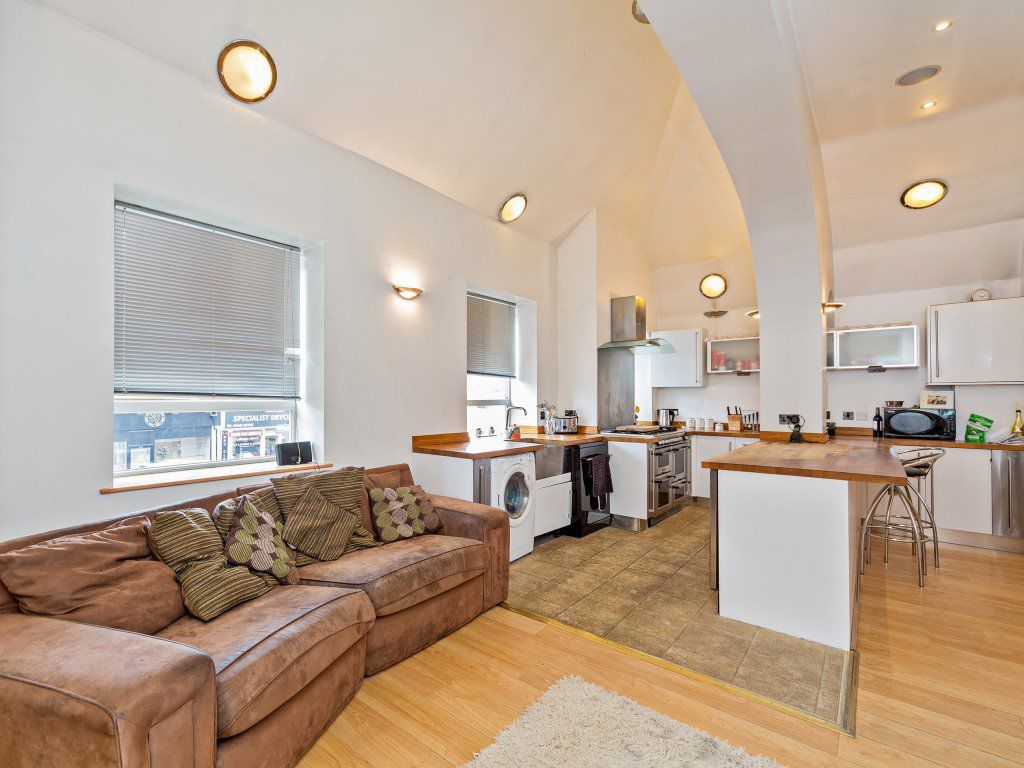 3 bed flat to rent in High Street, Berkhamsted, Berkhamsted HP4, £1,650