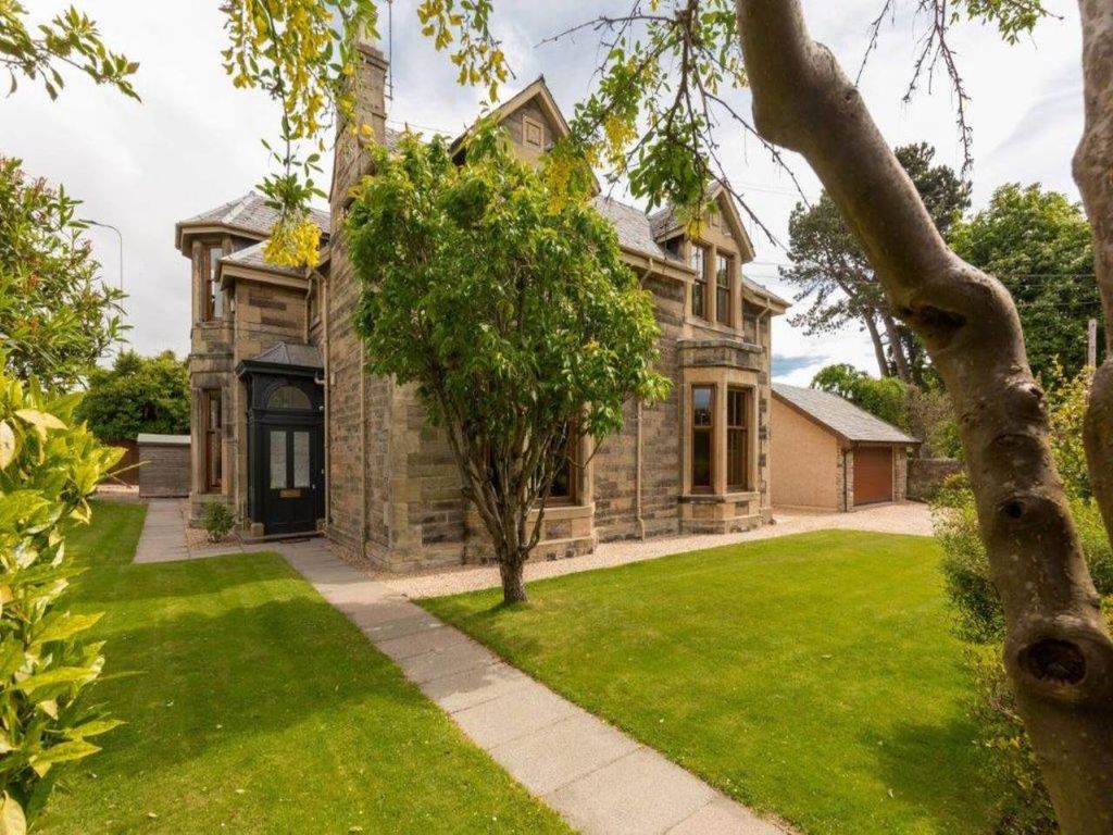 6 bed detached house to rent in Gillespie Road, Colinton, Edinburgh