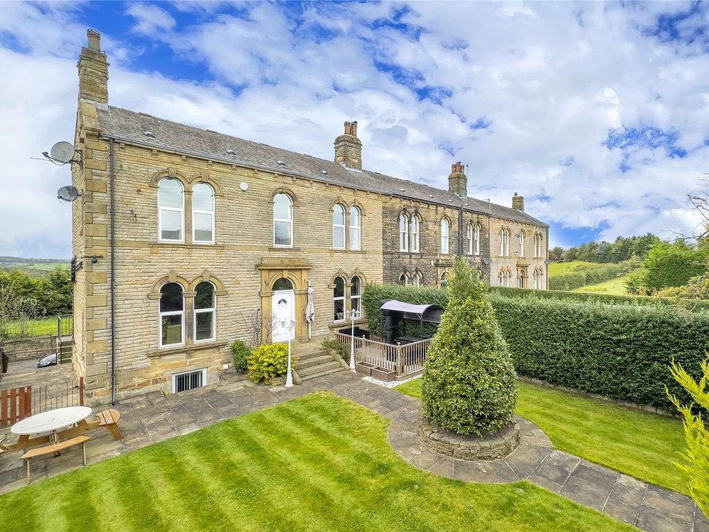 5 bed town house for sale in Springfield Villas, Morley, Leeds, West