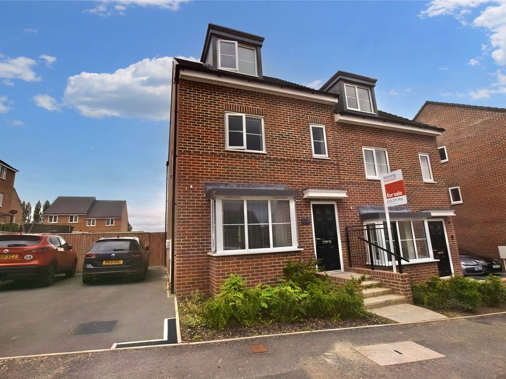 3 bed semidetached house for sale in Old School Lane, Leeds, West