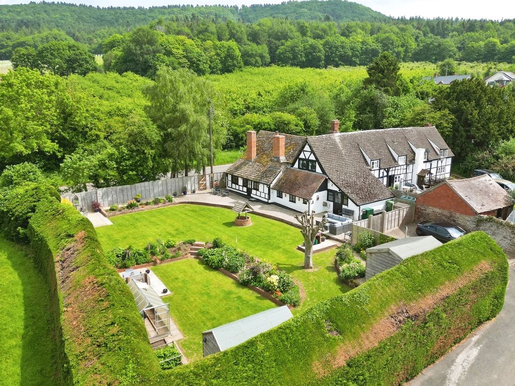 3 bed semidetached house for sale in Bunns Lane Farm House