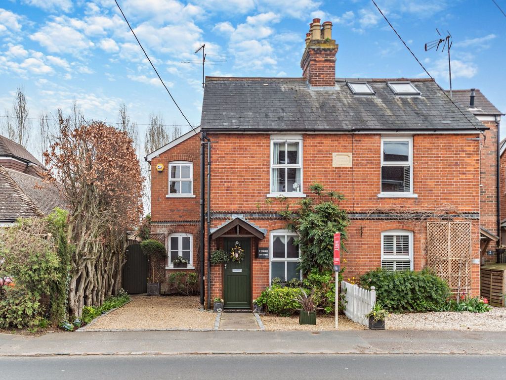 3 bed semidetached house for sale in Bracknell Road, Brock Hill