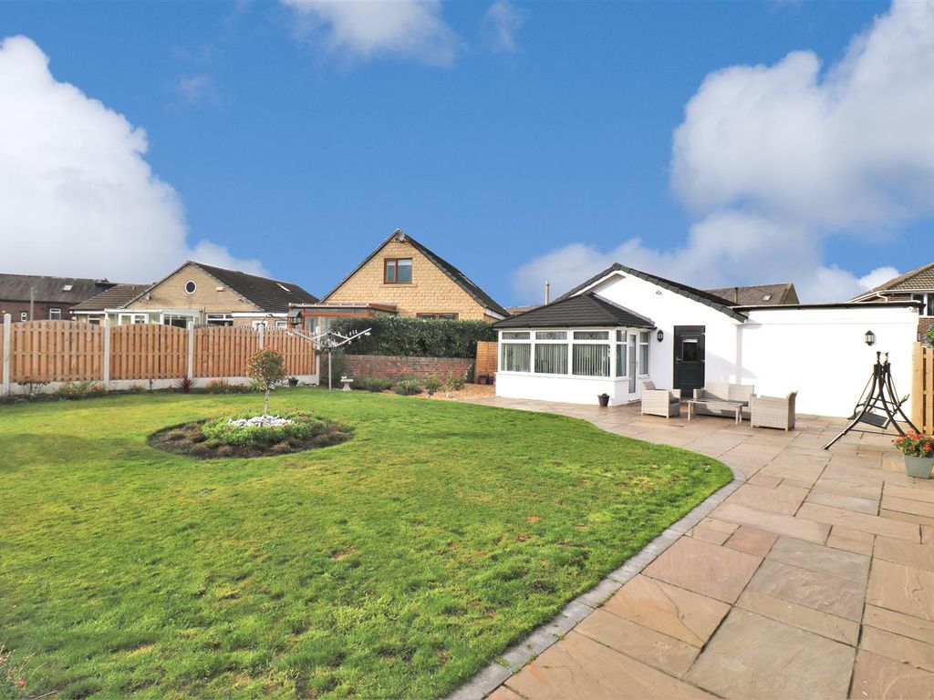 3 bed detached bungalow for sale in High Fernley Road, Wyke, Bradford