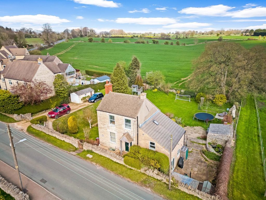 4 bed detached house for sale in Middle Hill, Chalford Hill, Stroud