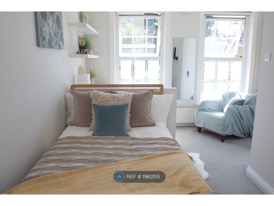 Room to rent in Cambria Court, Staines TW18, £920 pcm Zoopla