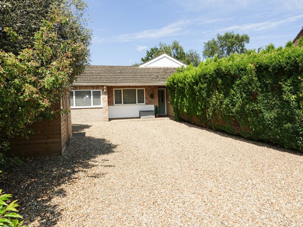 3 bed bungalow for sale in Downview Road, Barnham, Bognor Regis PO22, £